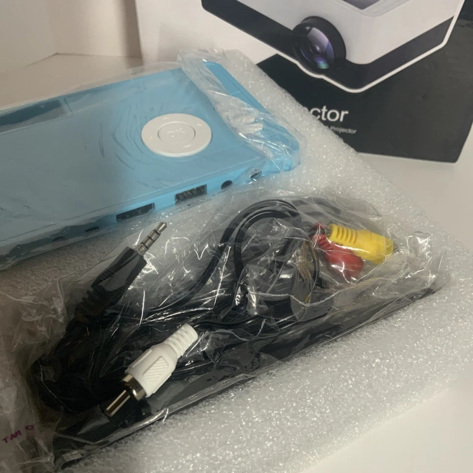 Desktop High Resolution LED Projector With HDMI,  Audio/Video with USB Imputs - Image 4 of 4