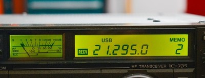 TESTED & WORKING ICOM IC-735 FRONT UNIT LCD DISPLAY & S-METER. POTS, SWITCHES
