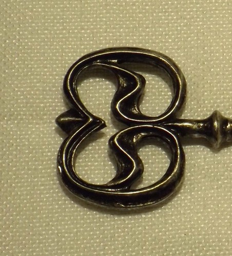 Noble Collection Bilbo's Mirkwood Cell Key Prop Replica Hobbit Lord of the Rings - Picture 4 of 8