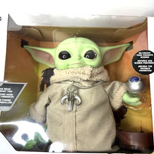 Star Wars The Mandalorian The Child Grogu 11 in Action Figure With Pendant