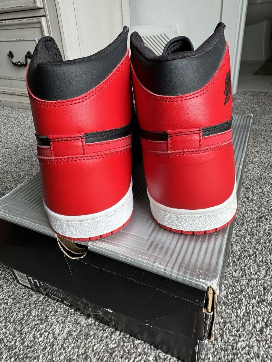 NEW 2001 NIKE JORDAN 1 RETRO BRED BLACK VARSITY RED 136066 NEW 2001 NIKE JORDAN 1 RETRO BRED BLACK VARSITY RED 136066