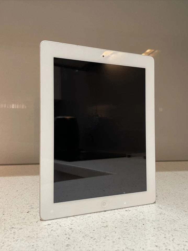 Apple iPad 3, 32GB WiFi , A1416, 9.7in - White , (AU Stock) - Image 2 of 4