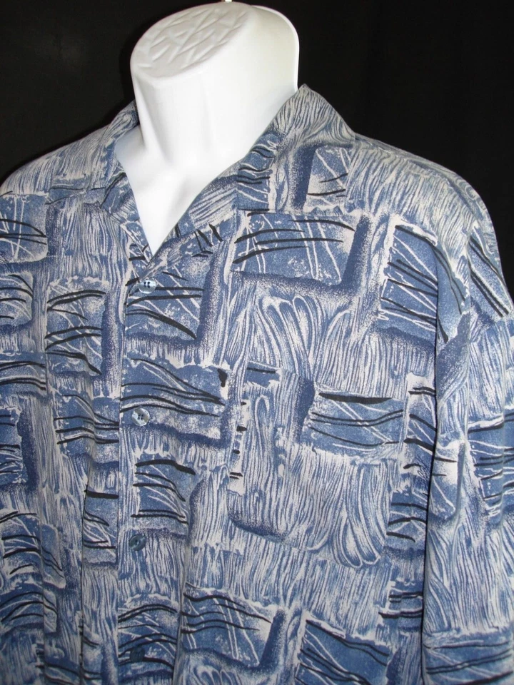De colección. Camisa Hawaiana Años 90 Karl Kani Azul/Negro/Blanco Geo Estampado Seda/Algodón S/S 2XL Foto 2 de 4