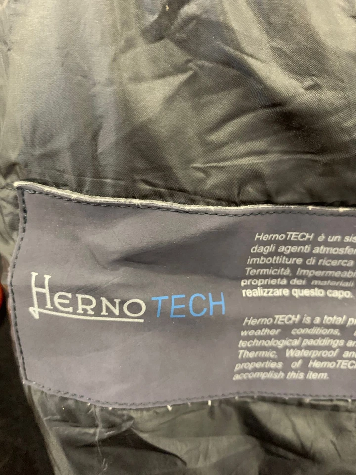 Chaqueta cortavientos impermeable con capucha negra para hombre HernoTECH talla M a prueba de frío #45 Foto 4 de 4
