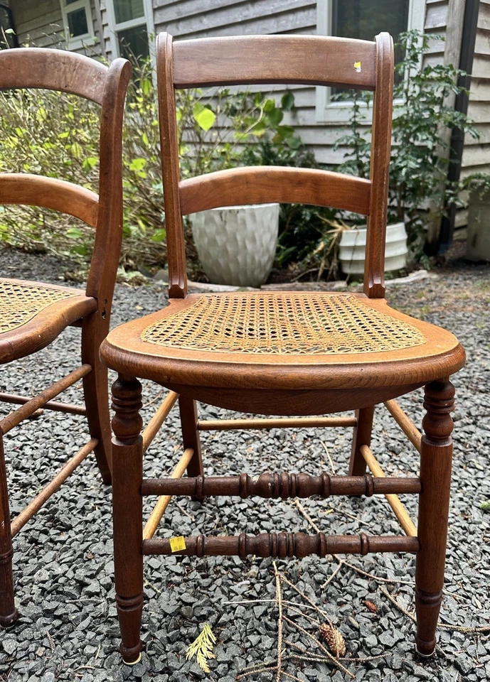 Juego de cinco sillas auxiliares vintage de caña marrón campestre francés Foto 3 de 4