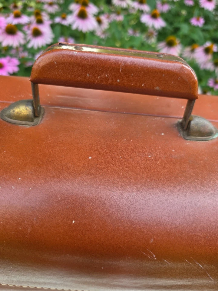 Maleta/Equipaje De Colección 24" Cuero Años 50 Carcasa Rígida Color Carmelo 24"x18"x7~~ Sin Llave Foto 4 de 4