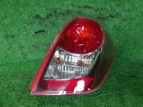 TOYOTA Ractis 2009 DBA-SCP100 tylne światło prawe 8155052750 [Używane] [PA118968487]