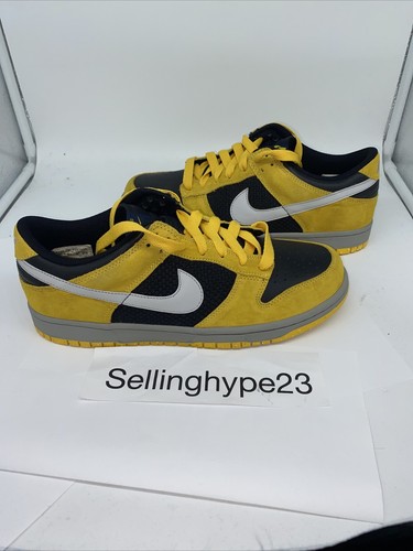 dunks yellow and black