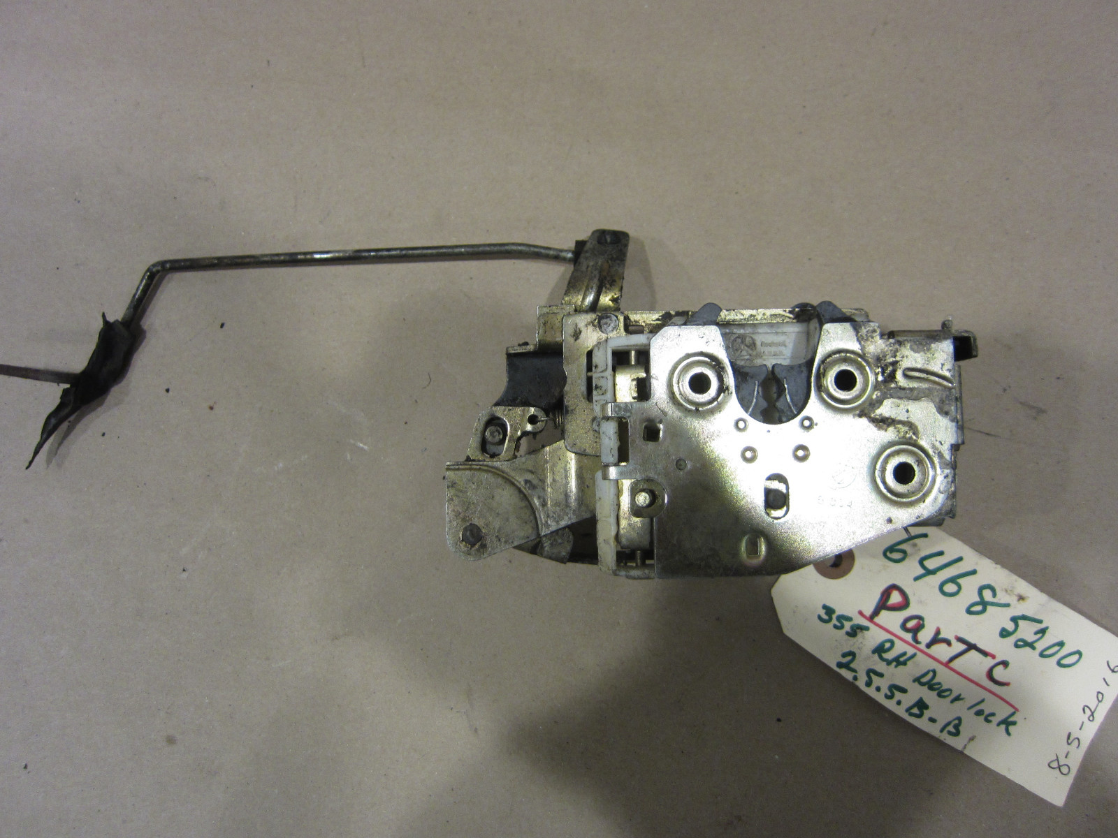 Ferrari, 355-348 RH Door Lock Without Cable Part# 64685200