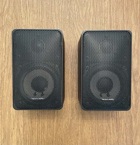 Realistic Minimus 7,  40-2030B  Vintage Two-Way Bookshelf Speakers Black, used - product listing photo