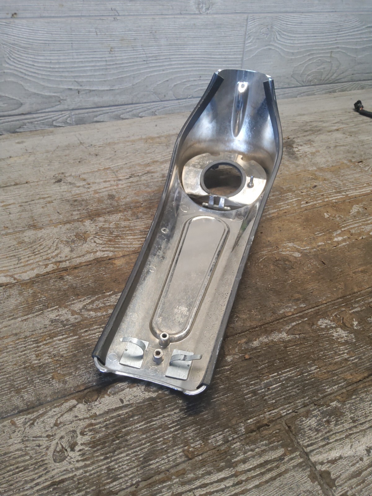 2009 09 0711 HARLEYDAVIDSON STREET GLIDE FLHX GAS TANK CENTER CONSOLE