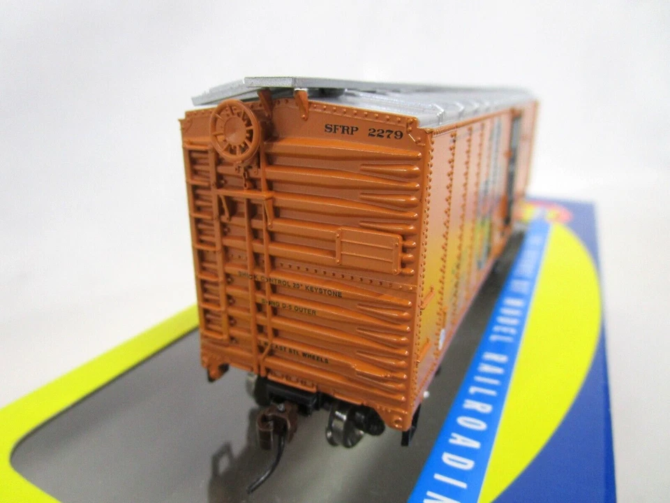 Athearn HO Scale ATSF Santa Fe SFRP 50' Smooth Side Mechanical Reefer Car NOS - Image 3 of 4
