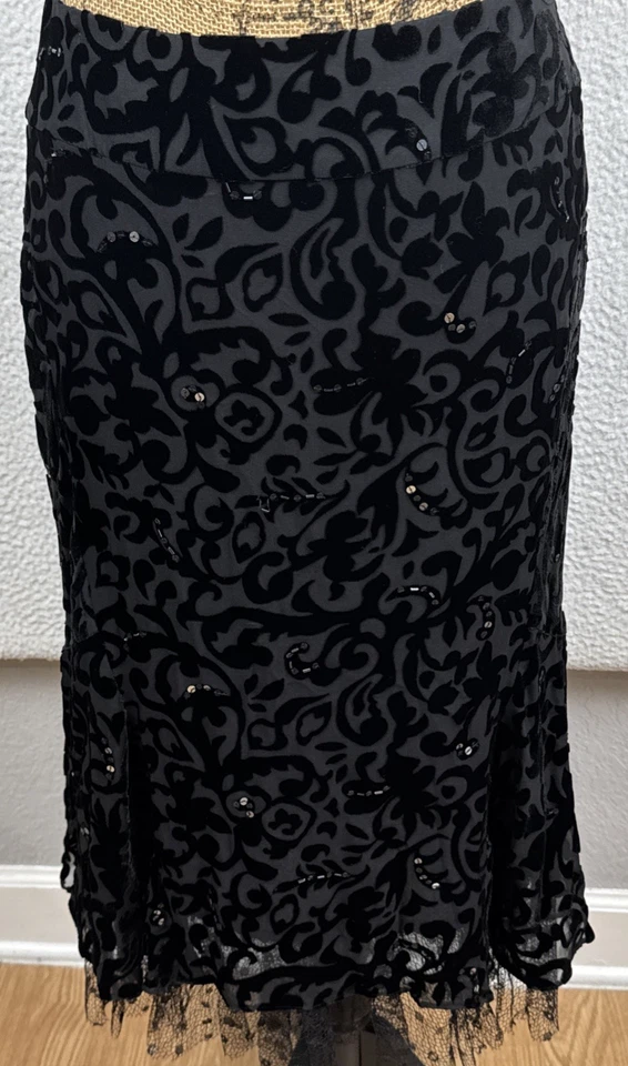 Falda Midi Terciopelo Negro Malla Burnout Lentejuelas Volantes Acampanada Bruja Cachicho Vamp 8 Foto 2 de 4