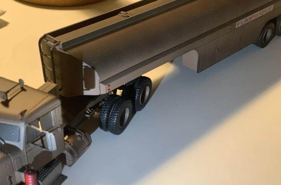 Camion Americani. - Peterbilt 281 The Duel	ancora Sigillato Mai Aperto - Immagine 3 di 4