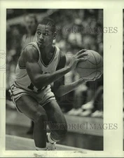 1985 Press Photo Basketball player Ivan Petitt - hcs15216