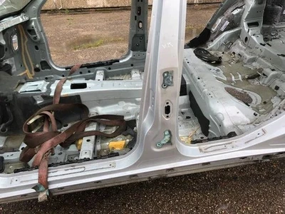 MERCEDES-BENZ E W212 Right Side Metallic Sideskirt Cover 2.20 Diesel 21315132 - Image 1 of 3