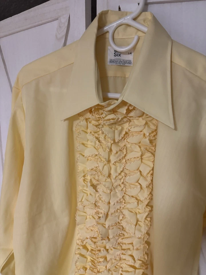 Camisa Esmoquin Formal After Six Años 70 46 Pecho Disco Amarillo Manga Larga Volantes Frontal Foto 2 de 4