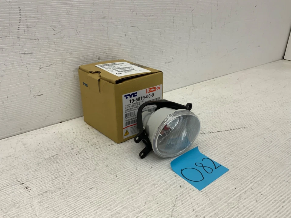 2012-2015 Toyota Prius/2013-2015 Lexus ES-350/2014 15 RX350 FOGLIGHT - Image 2 of 4