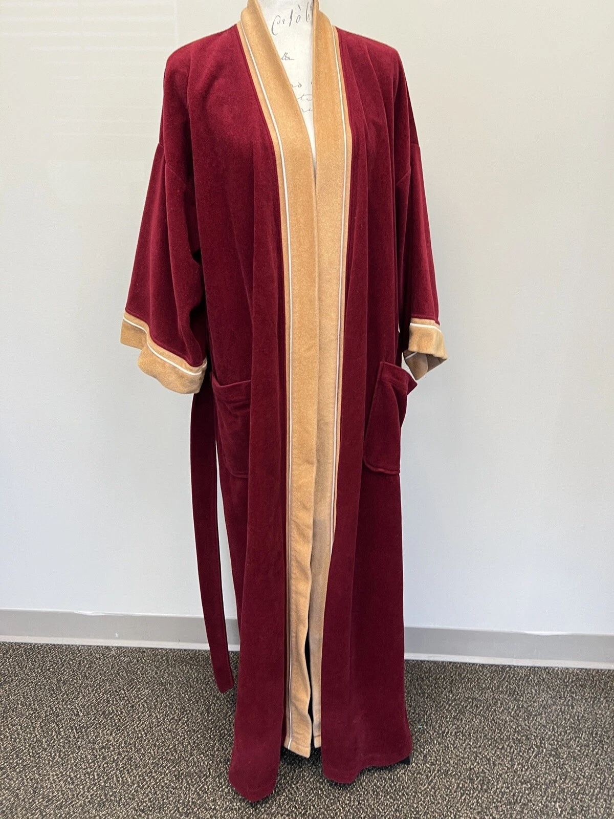 Robe de peignoir vintage Christian Dior Monsieur Bourgogne marron velours taille unique