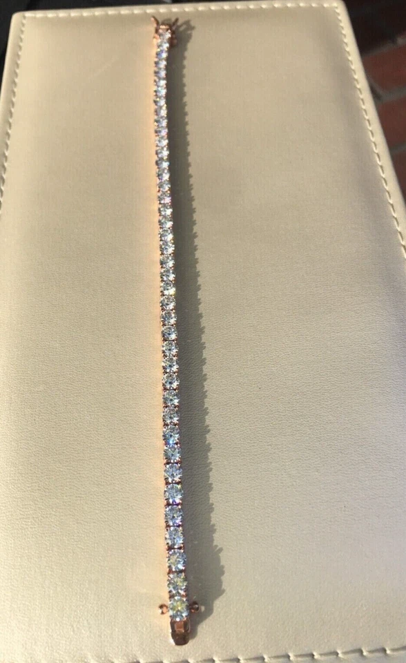 Brazalete de tenis para hombre de diamantes de corte redondo creado en laboratorio de 7 quilates enchapado en oro rosa de 14 k Foto 4 de 4