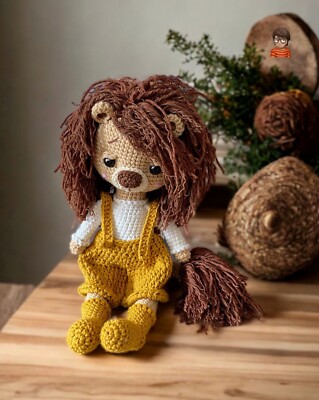 Häkelanleitung Papierkopie Löwe Puppe in Latzhose mit Mähne & Schwanz Amigurumi 407