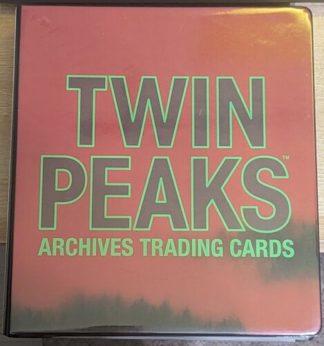 2019 Rittenhouse Twin Peaks Archives Binder Album With Exclusive P2 Promo Card - Afbeelding 1 van 4