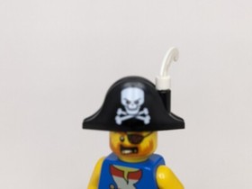 LEGO Minifigure Pirate Captain + First Mate minifig lot Pirates flintlock map
