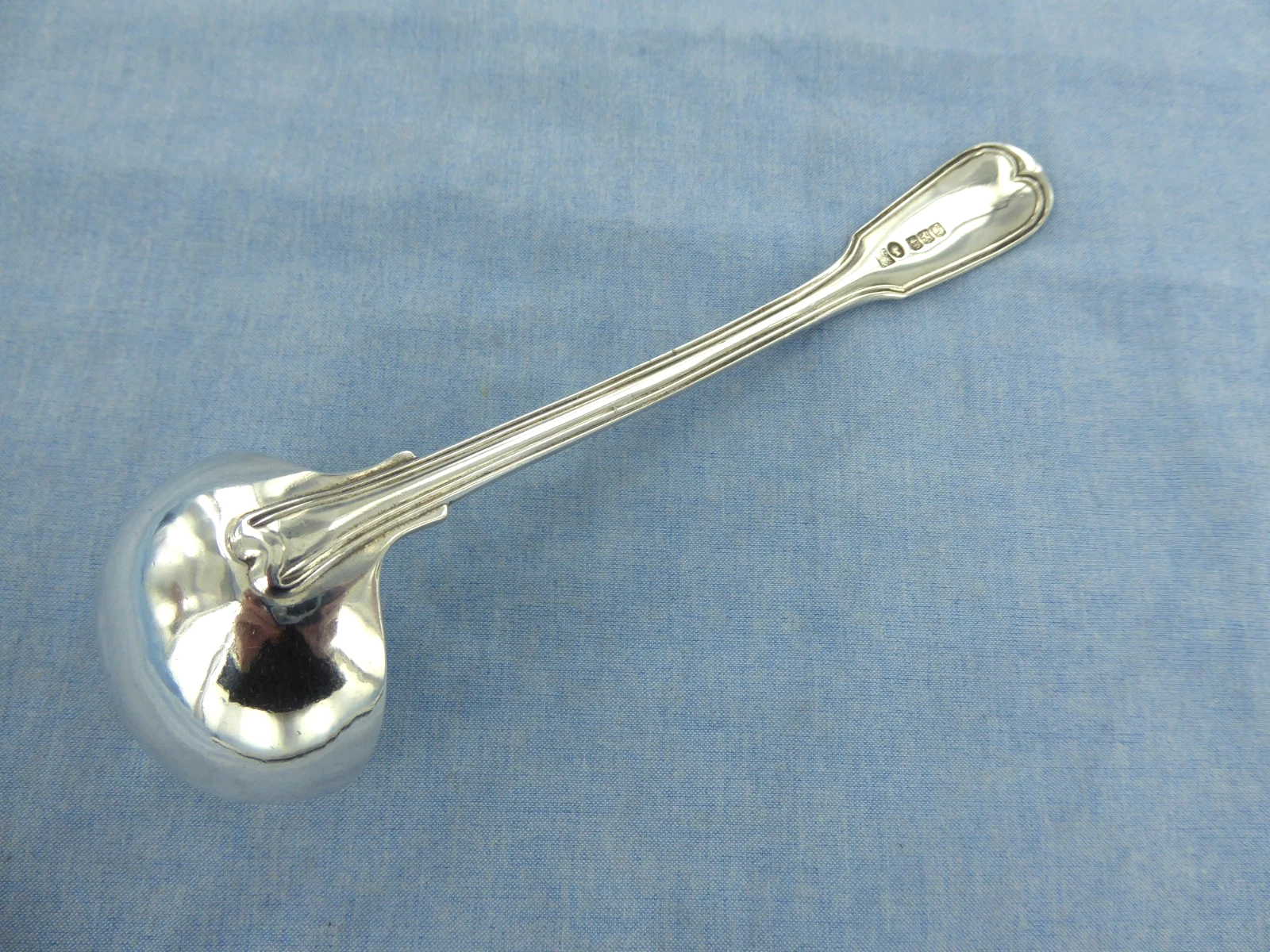 AN ANTIQUE STERLING SILVER FIDDLE THREAD SAUCE LADLE. GLASGOW 1846.
Opens in a new window or tab