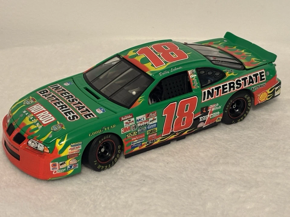 Revell 1:24 Bobby Labonte #18 Interstate Batteries Hot Rod Magazine 1998 Pontiac Foto 3 de 4