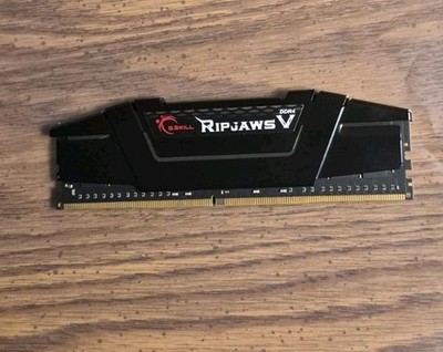 G. SKILL Ripjaws V 32GB (1 x 32GB) DDR4-3200MHz Memory (F43200C16Q128GVK)