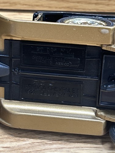 ERTL ACE Hardware 70 Years Vintage 1923 Chevrolet Delivery Van Black Bank 1/25 - Picture 11 of 11