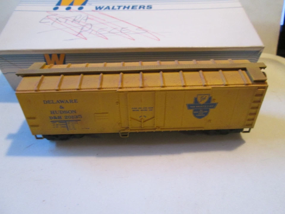 Walthers HO Scale D&H 40' Plug Door Box Car #20135 KDs & Metal Wheels 932 3224 - Image 4 of 4