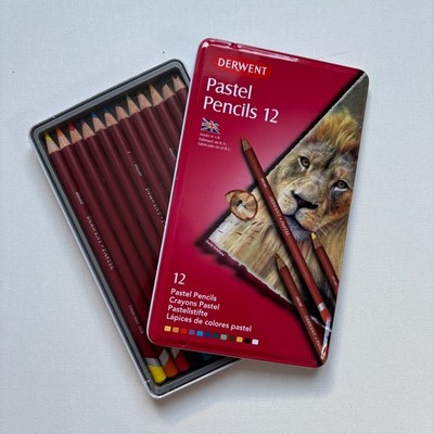 Derwent 12 Pastellstifte.  Holzkastenstifte.  Neu.  Versandkostenfrei.  UK made