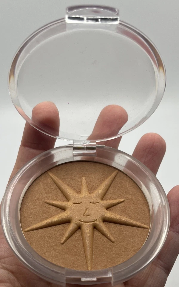 Physicians Summer Eclipse Bronzing & Shimmery Face Powder #3105 Sunlight  - Image 3 of 3