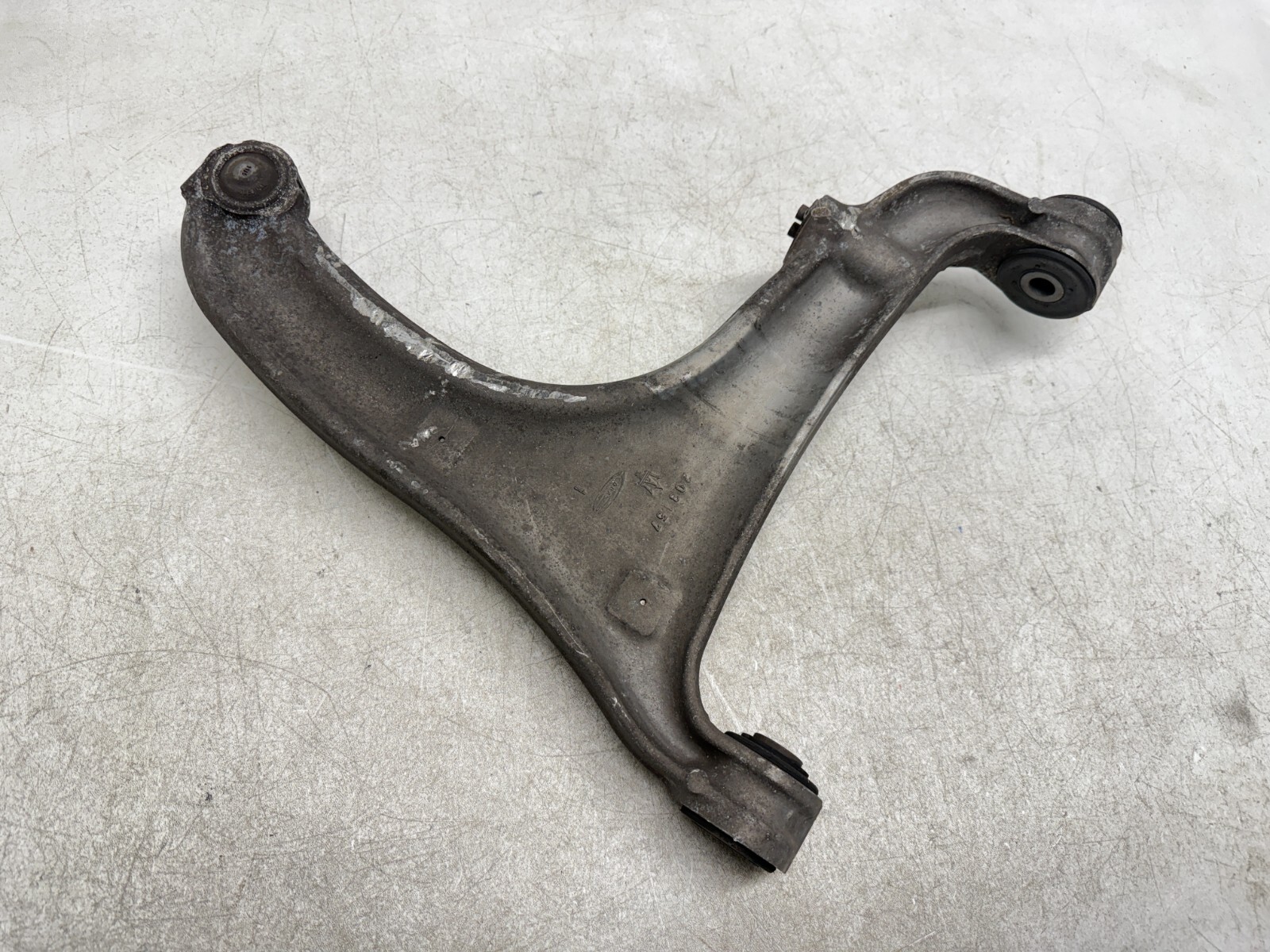 P41154 2003-2012 Maserati Quattroporte M139 Rear Lower Control Arm Left OR Right