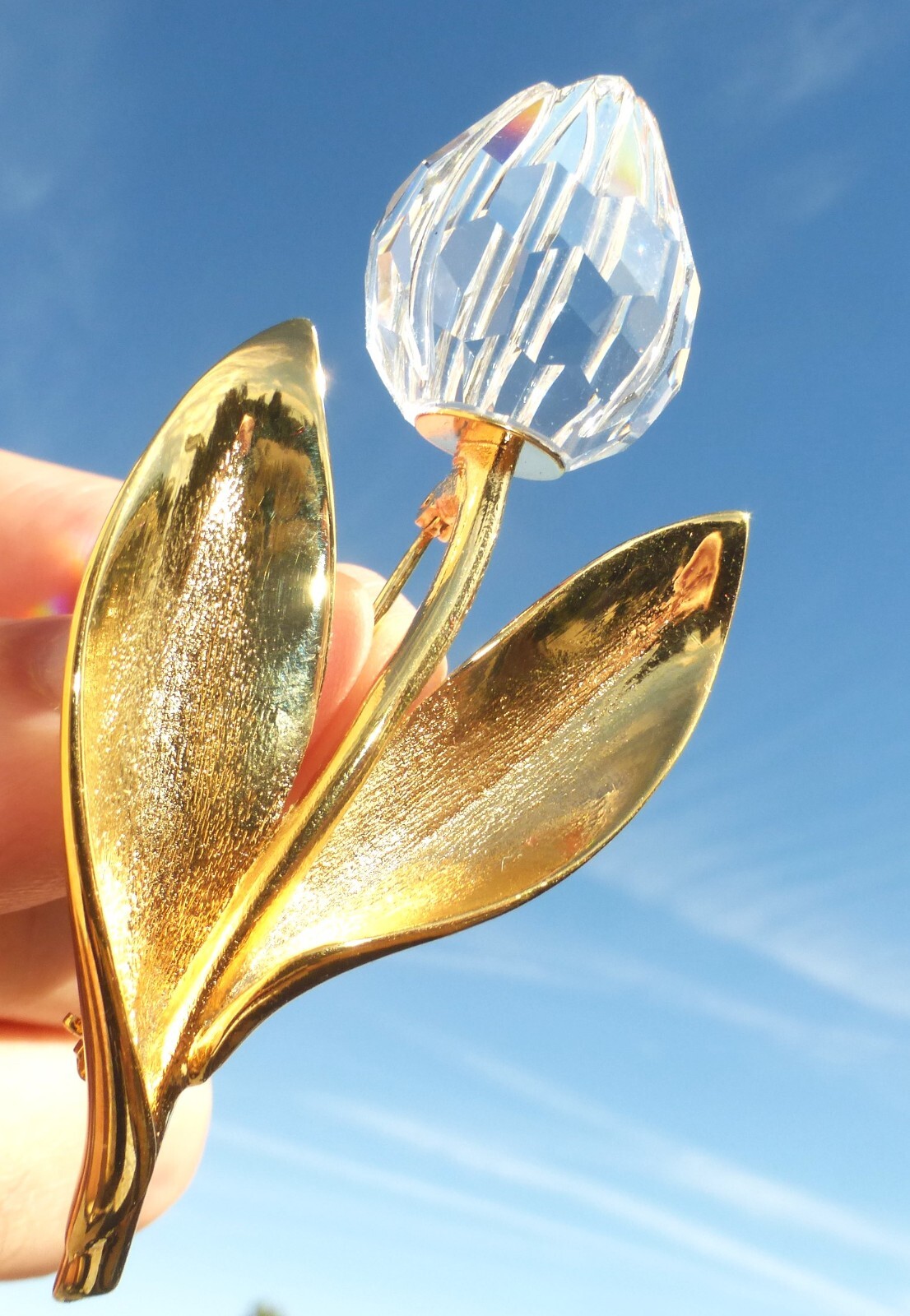 BEAUTIFUL MADE IN AUSTRIA SWAROVSKI CRYSTAL FLOWER BROOCH IN GOLD TONES NEW