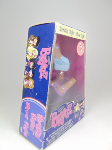 lot 4 tenu vêtement chaussures bratz vintage 2003 scellée - Foto 13 di 18