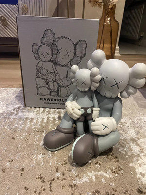 Kaws Holiday Changbai Mountain - Eltern Kind Figur (grau) - brandneu