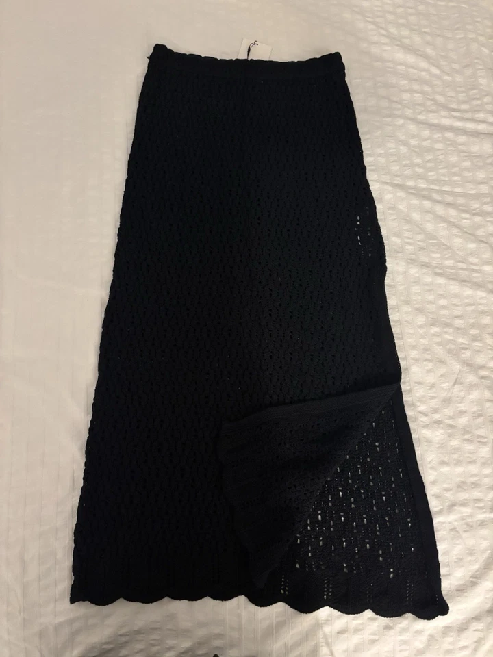 Falda Zara NUEVA CON ETIQUETAS Negra Crochet Verano Playa Encubrimiento Con Abertura Lateral Talla Pequeña Foto 2 de 3