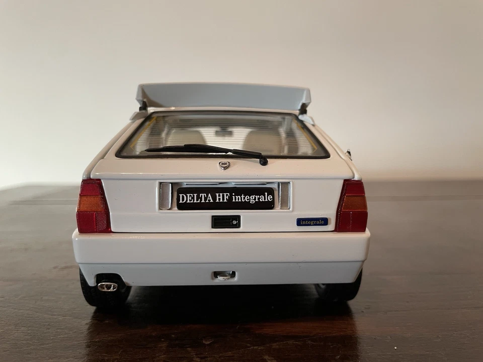 LANCIA DELTA HF Integrale Evo II Bianco del 1992 - 1/18 Kyosho art. 08343W - Immagine 3 di 4