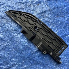 GENUINE HYUNDAI KONA MK1 FRONT RIGHT BUMPER GRILLE 86566J9010