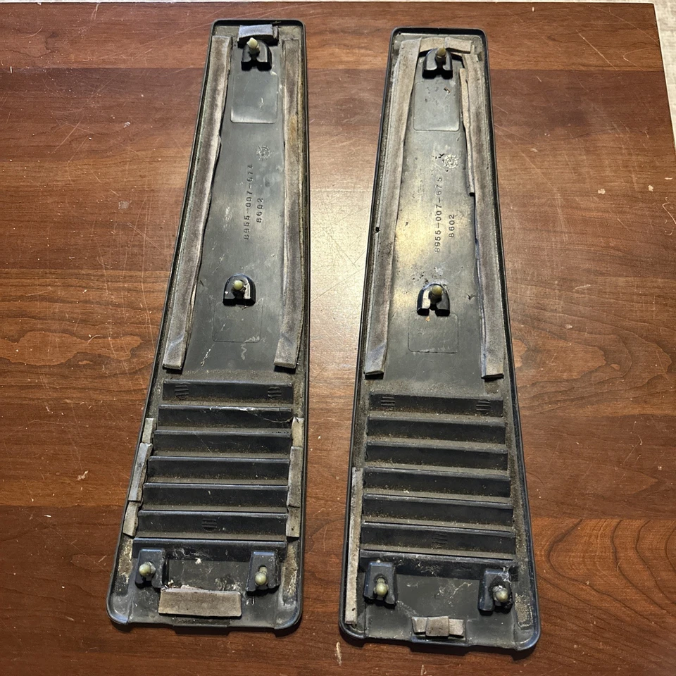 86-92 OEM Jeep Comanche MJ B-Pilar Exterior Cabina Ventilación Cubiertas Repuesto Foto 2 de 3