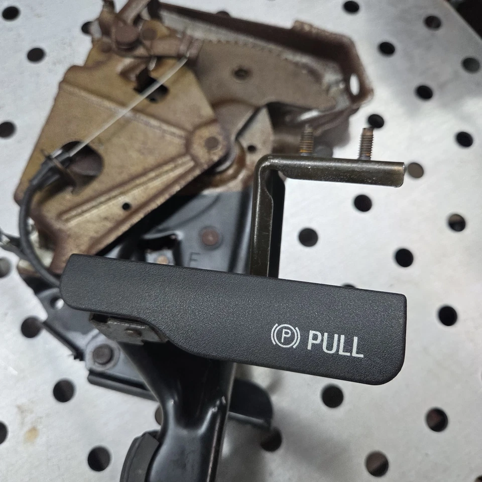 Conjunto de pedal de freno de estacionamiento de emergencia superduty Ford F250 F350 F550 1999-2004 Foto 3 de 4