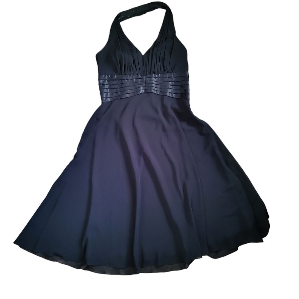 liz claiborne halter dress Liz Claiborne Halter Dress Sz 8 Lined Black and White Geo Design w/ Black Bodice
