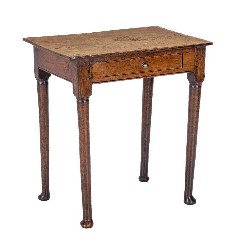 Mesa auxiliar pequeña de campo con pie acolchado de olmo y roble de finales del siglo XVII con cajón Foto 3 de 4