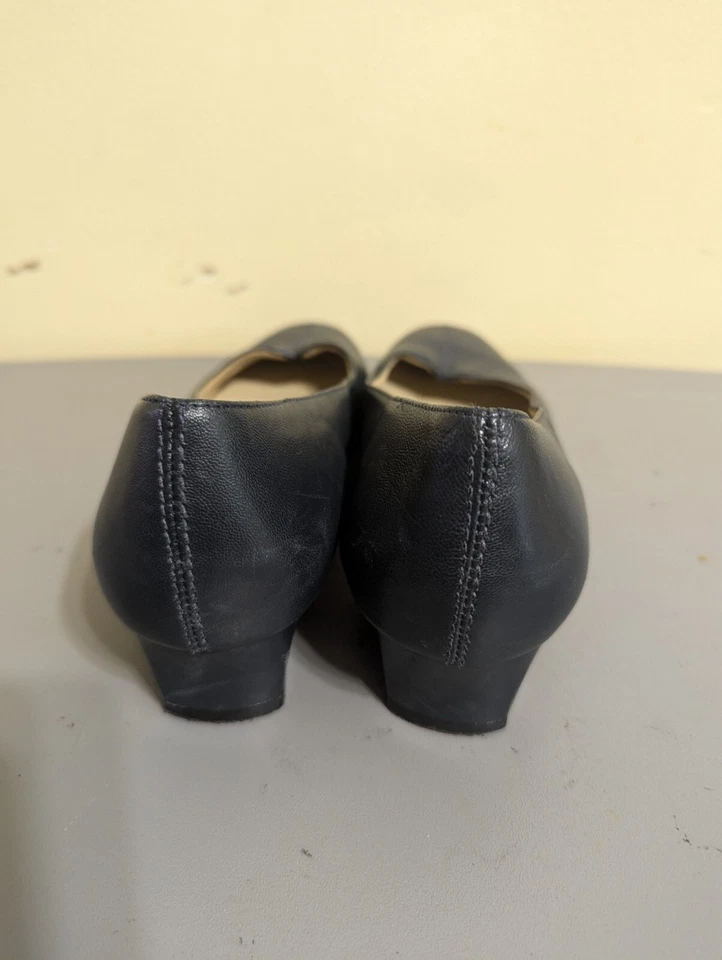 TROTTERS Doris Women's Size 11N Black Leather Low Heel Pump - Image 4 of 4