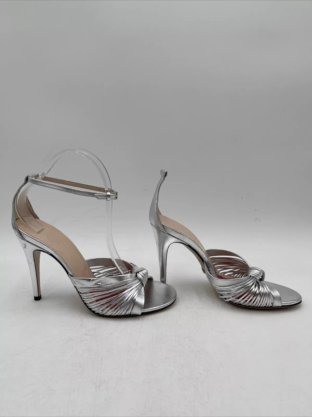 Sandales femme Gucci Crawford cuir métallisé argent pointure 38,5