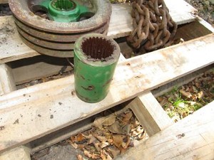 JOHN DEERE 27 STALK CUTTER CHOPPER SHAFT COUPLER HUB E47857 AP39007