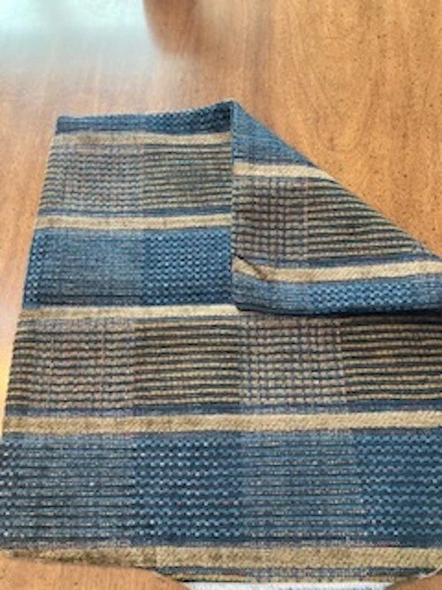 Funda de almohada borde cuchillo sin relleno a cuadros chenilla azul marino y bronce Foto 4 de 4