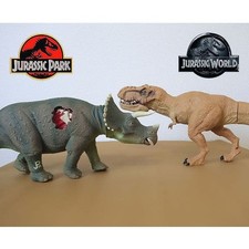 Jurassic World T-Rex vs Triceratops Dinosaur Figure